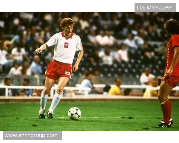 足球传奇球星卡收藏热潮再掀经典记忆点燃绿茵场永恒荣耀